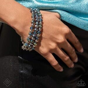 3 piece set
Paparazzi Jewelry
Necklace and 2 matching bracelets